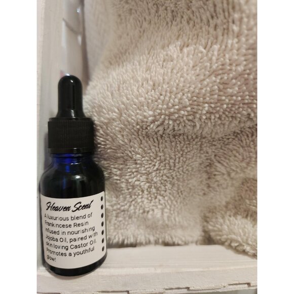 Canadian Frankincense Face Oil: Natural Aromatherapy Skincare Blend - Picture 8 of 10